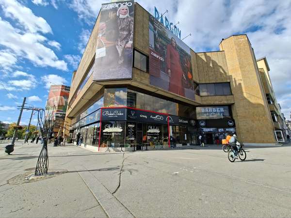 Lukratívny obchodný priestor, vstup z ulice, 50 m2, Hlavná ul.