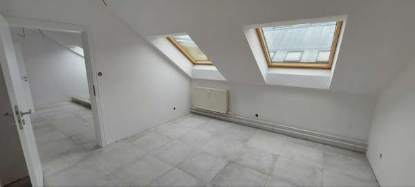 Novo zrekonštruované, klimatizované kancelárie, 33 m2 na Hlavnej ul.